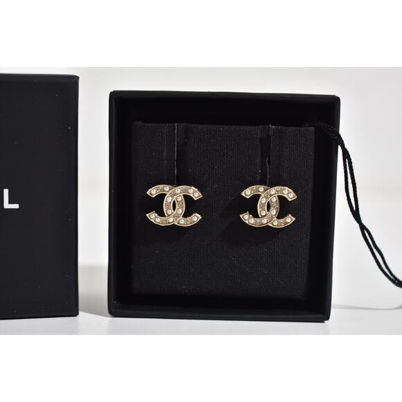 Chanel 23B Gold Pearl White Crystal CC Logo Classic Statement Stud Earrings - Picture 5 of 12